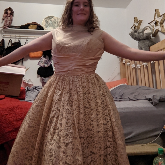 Peachy 1950s tea length party dress - Picture 4 of 9